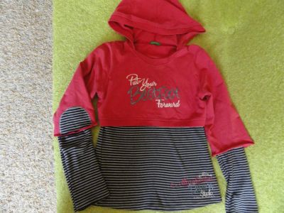 Лот: 3099118. Фото: 1. Толстовка Benetton р.146. Свитера, худи, толстовки