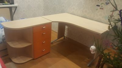 Лот: 19026313. Фото: 1. Стол письменный. Столики, стулья, парты
