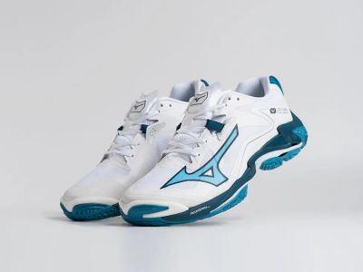 Лот: 25581838. Фото: 1. Кроссовки Mizuno Wave Lightning... Кеды, кроссовки, слипоны