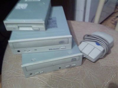 Лот: 750003. Фото: 1. 2 СD дисковода и один флопик... Другое (компьютеры, оргтехника, канцтовары)
