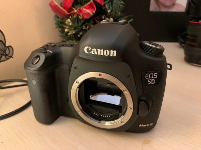 Лот: 17334535. Фото: 1. Canon 5D Mark III Как новый Вообще... Цифровые зеркальные
