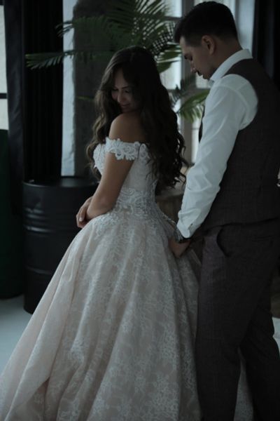 Лот: 15030163. Фото: 1. Свадебное платье с шикарным шлейфом. Свадебные платья