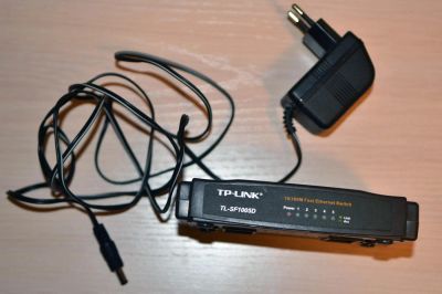 Лот: 4169676. Фото: 1. Коммутатор (switch) TP-LINK tl-sf1005d. Маршрутизаторы (роутеры)