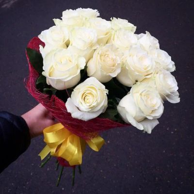 Лот: 6367621. Фото: 1. Призентабельный букет белых роз... Свежие цветы