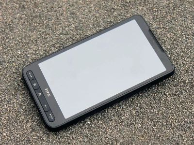 Лот: 746620. Фото: 1. продам HTC HD2 новый. Кнопочные мобильные телефоны