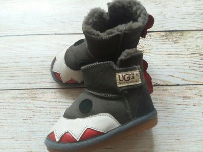 Лот: 10548459. Фото: 1. угги UGG. Валенки, угги, унты
