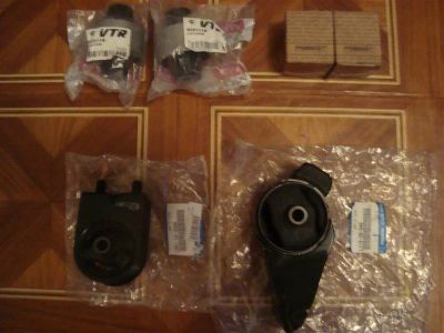 Лот: 14570928. Фото: 1. Mazda MPV L116-39-040 Опора задняя... Двигатель и элементы двигателя