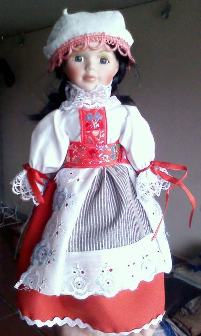 Лот: 12490033. Фото: 1. Кукла в национальном костюме... Куклы и аксессуары