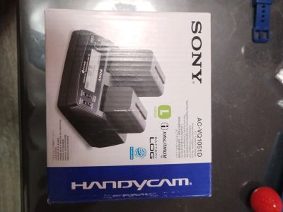 Лот: 25226811. Фото: 1. Зарядное устройство sony ac-vq1051d. Аккумуляторы, зарядные