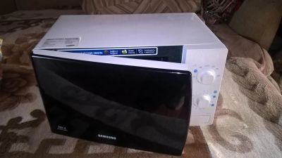 Лот: 8476032. Фото: 1. Микроволновая печь Samsung. Микроволновки, мини-печи