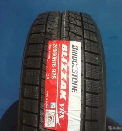 Лот: 19439683. Фото: 1. Шины 205/60 R16 Bridgestone Blizak... Шины