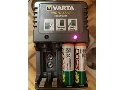 Лот: 18354927. Фото: 1. зарядка для аккумуляторов Varta... Аккумуляторы, зарядные