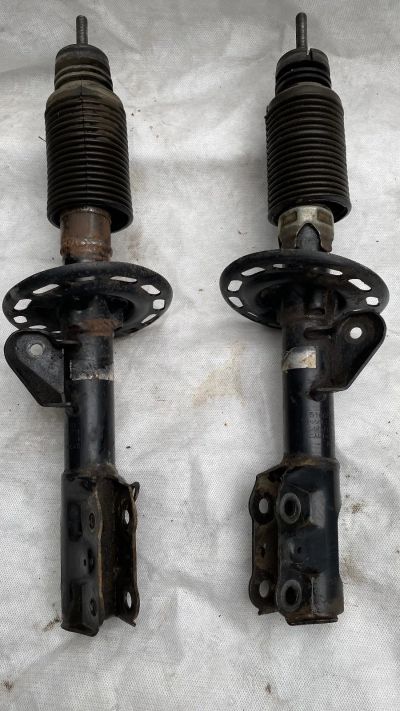 Лот: 19285454. Фото: 1. Стойки передние Honda Fit GD1. Ходовая, подвеска, рулевое управление