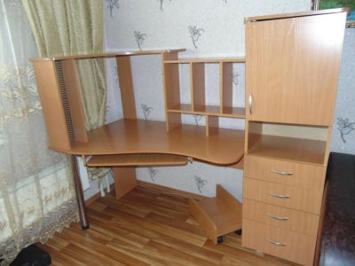 Лот: 7670809. Фото: 1. Срочно продам компьютерный стол. Компьютерные и письменные столы