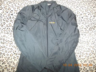 Лот: 3963522. Фото: 1. Ветровка adidas. Другое (спортивная одежда)