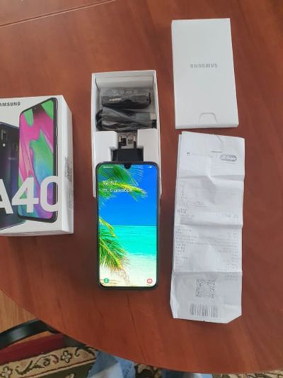 Лот: 15182342. Фото: 1. Продам смартфон Samsung A40 64GB. Смартфоны