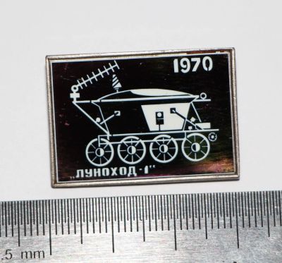 Лот: 9497166. Фото: 1. Знак стекло на металле, ситал... Сувенирные