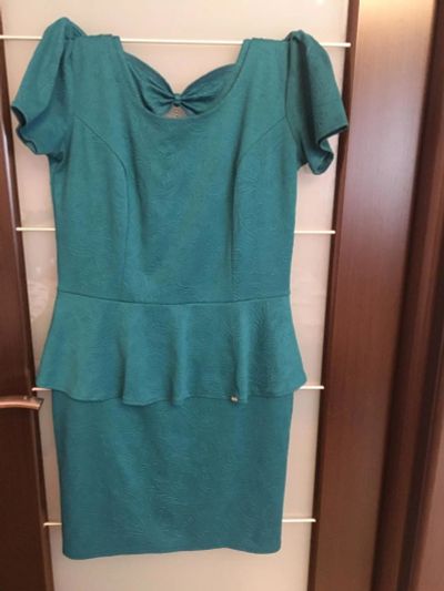 Лот: 11317818. Фото: 1. Платье с баской. Платья