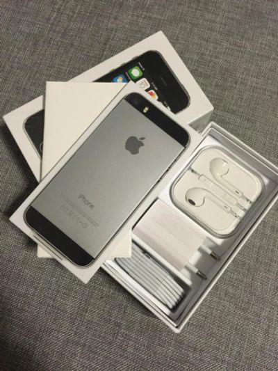 Лот: 7353750. Фото: 1. iPhone 5S 32Gb Space Gray. Смартфоны