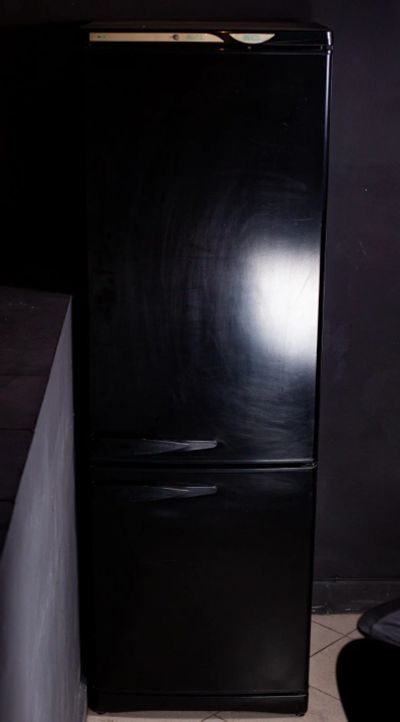 Лот: 15768604. Фото: 1. Холодильник чёрный. Холодильники, морозильные камеры