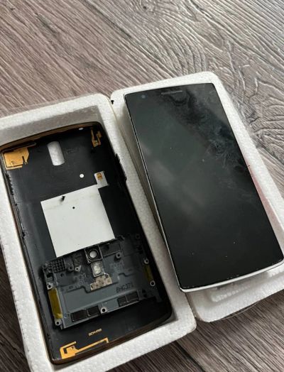 Лот: 19397884. Фото: 1. Останки OnePlus One 1. Другое (запчасти, оборудование)