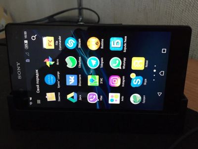 Лот: 8166844. Фото: 1. Sony Xperia Z(C6603) + Зарядная... Смартфоны