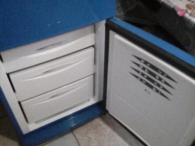 Лот: 10676926. Фото: 1. Sale синий холодильник Стинол. Холодильники, морозильные камеры