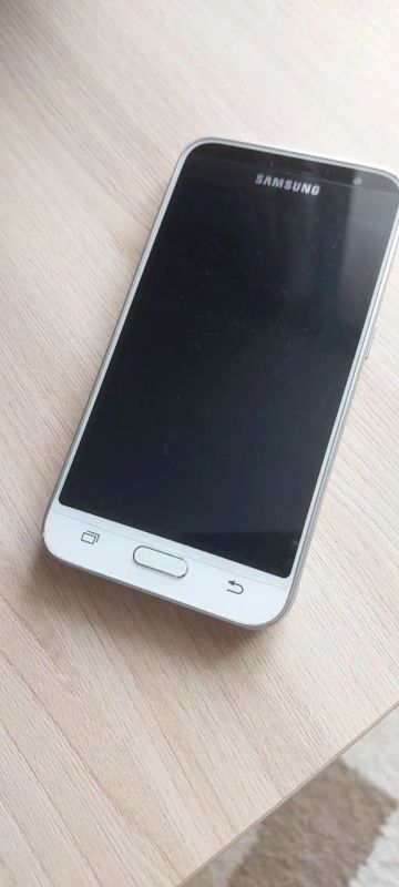 Лот: 20555142. Фото: 1. Samsung galaxy J1 2016. Смартфоны