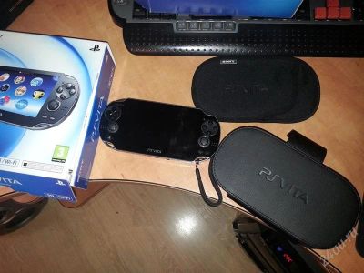 Лот: 2859323. Фото: 1. Ps Vita 3g+wifi+ 2 карты памяти... Игровые приставки, консоли