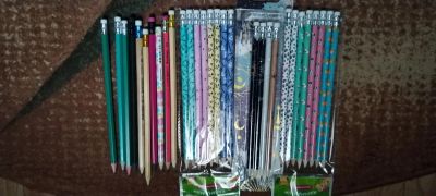 Лот: 20963252. Фото: 1. 30шт карандашей с резинкой. Ручки, карандаши, маркеры