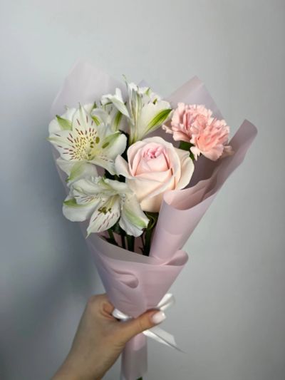 Лот: 24404510. Фото: 1. Букет-комплимент быстрые торги. Свежие цветы