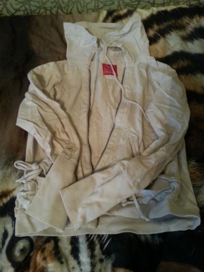 Лот: 8785814. Фото: 1. Женская бежевая кофточка. Свитеры, толстовки, худи