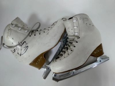 Лот: 16914003. Фото: 1. Фигурные коньки Edea. Коньки