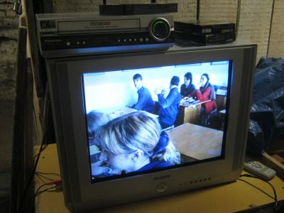 Лот: 21974672. Фото: 1. TV Samsung 21" кинескопный и видеоплеер. Телевизоры