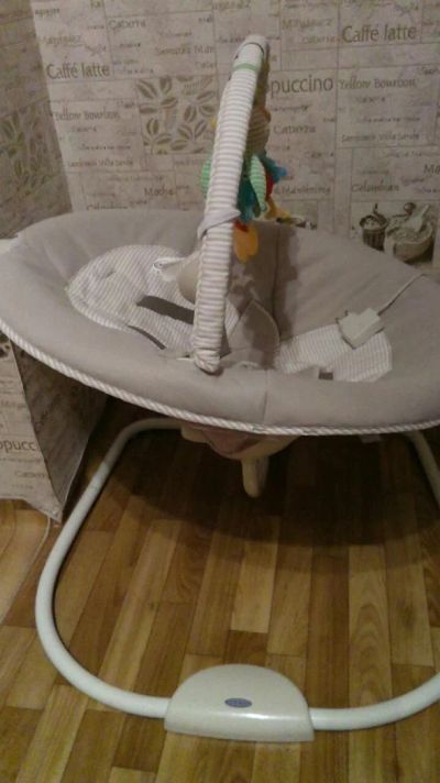 Лот: 8708895. Фото: 1. укачивающий центр Graco. Ходунки, прыгунки, качели
