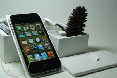 Лот: 7248163. Фото: 1. Apple iPhone 4s 32gb + авто-зарядка... Смартфоны