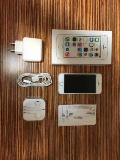 Лот: 6643768. Фото: 1. Iphone 5S 16gb белый отличное... Смартфоны