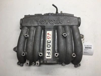 Лот: 20385788. Фото: 1. Коллектор впускной Toyota Hilux... Двигатель и элементы двигателя