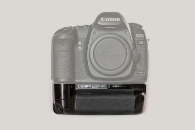 Лот: 6904482. Фото: 1. Батарейный блок для Canon 5d markII... Батарейные блоки, ручки