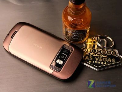 Лот: 4389110. Фото: 1. Nokia c6-01 bronze в идеале. Смартфоны