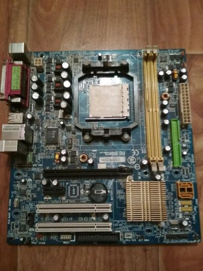 Лот: 11385993. Фото: 1. Gigabyte ga-m61vme-s2 где-то замыкание. Материнские платы