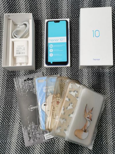 Лот: 18772238. Фото: 1. Смартфон Honor 10, 5.84" 2280x1080... Смартфоны