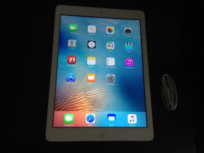 Лот: 6777429. Фото: 1. Apple iPad Air 32Gb Wifi (Идеальное... Планшеты