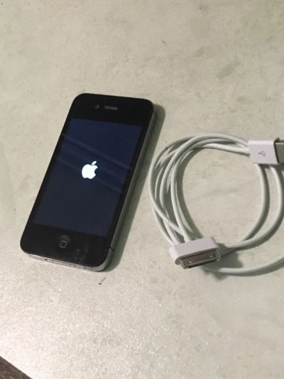 Лот: 12288824. Фото: 1. iPhone 4s black 8gb. Смартфоны