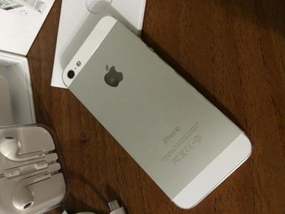 Лот: 4972139. Фото: 1. iPhone 5 White 16Gb. Смартфоны