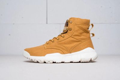 Лот: 11618387. Фото: 1. Кроссовки Nike SFB Field Canvas... Кеды, кроссовки, слипоны