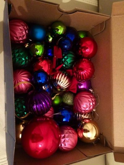 Лот: 8887936. Фото: 1. Ёлочные шары/ игрушки (около 35... Гирлянды, шарики, новогодние аксессуары