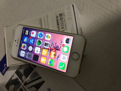 Лот: 11892888. Фото: 1. IPhone Se 32gb a1723. Смартфоны