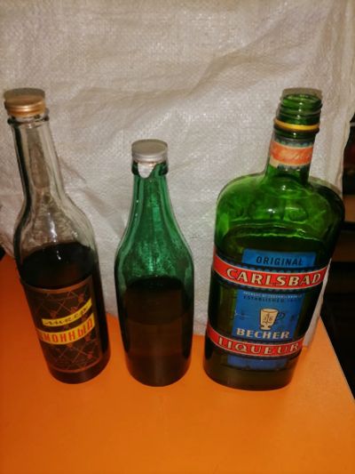Лот: 21034071. Фото: 1. Бутылки из СССР запечатаны. Бутылки, пробки, этикетки