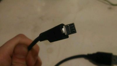 Лот: 11005695. Фото: 1. Не совсем рабочий micro usb. Зарядные устройства, блоки питания, адаптеры сетевые для смартфонов